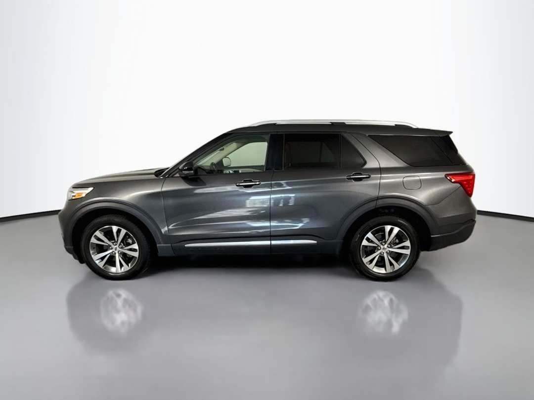 2020 Ford Explorer Platinum - Image 2