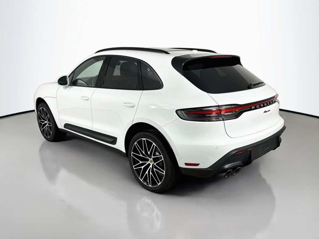 2026 Porsche Macan - Image 3