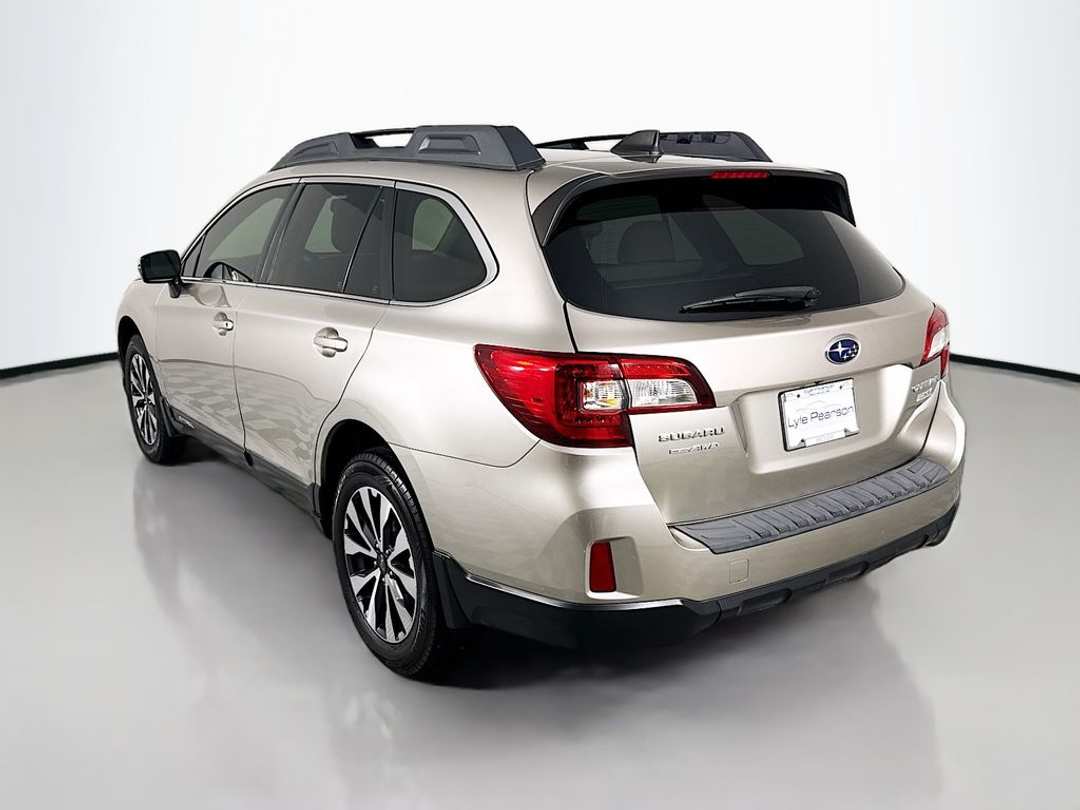 2017 Subaru Outback 2.5i - Image 3