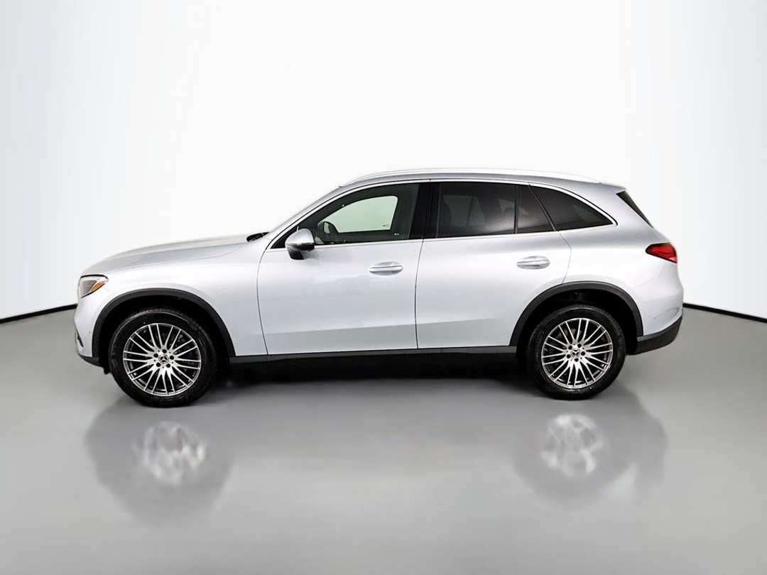 2026 Mercedes-Benz GLC GLC 300 - Image 2