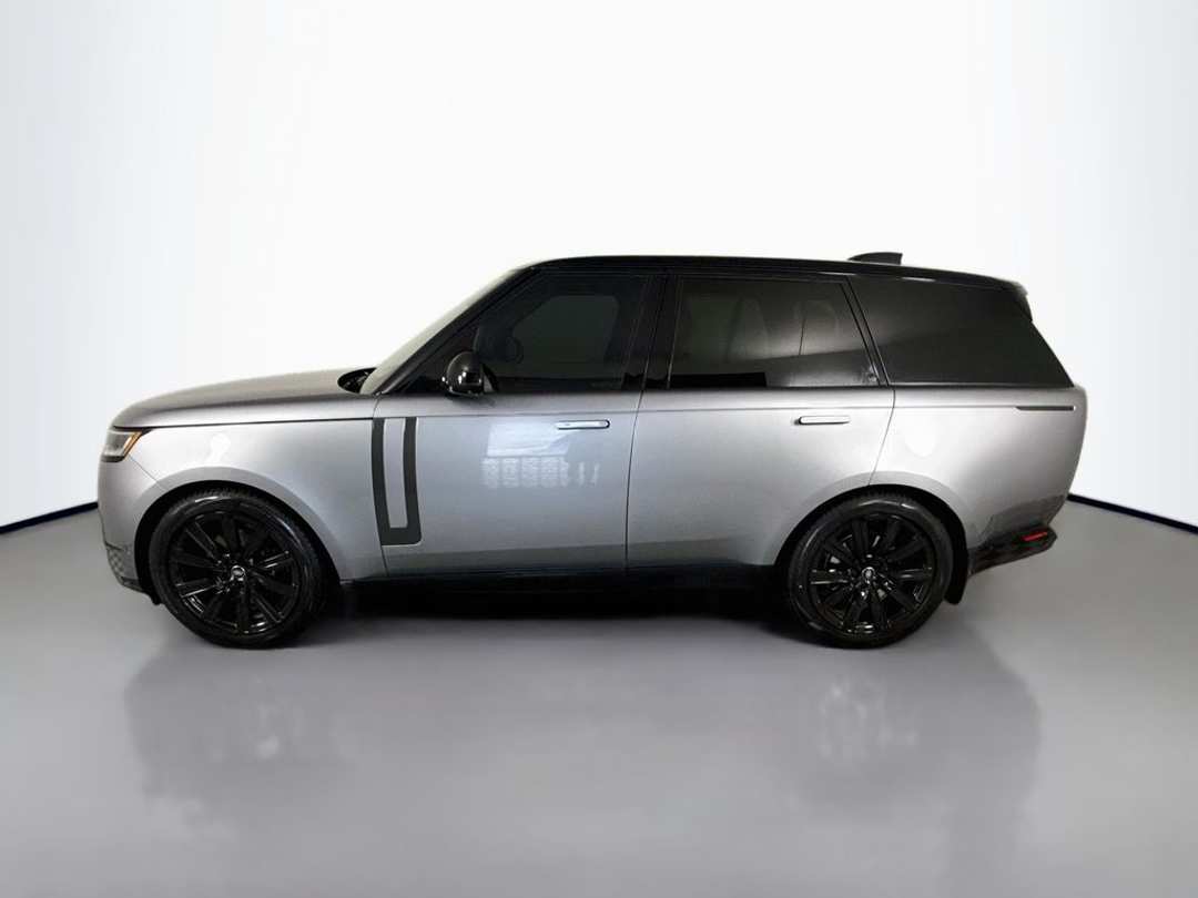 2023 Land Rover Range Rover SE - Image 2