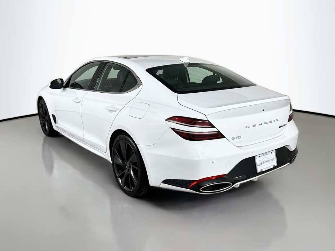 2022 Genesis G70 3.3T - Image 3