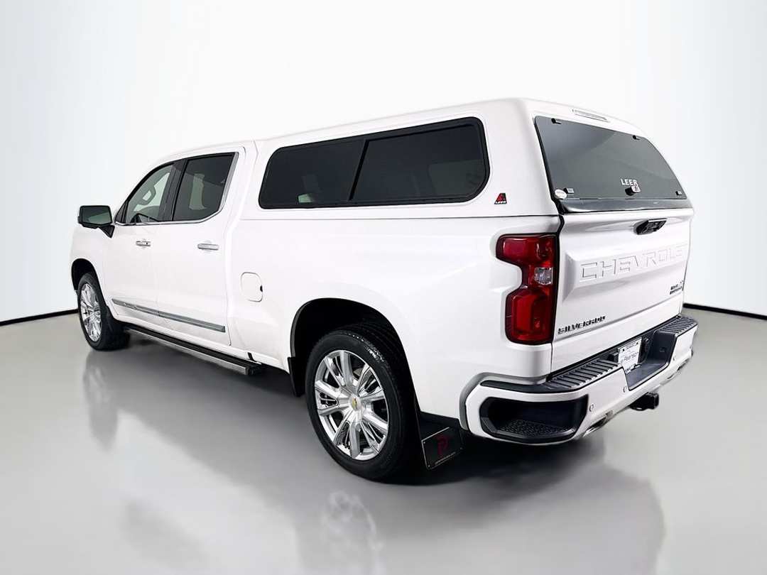 2023 Chevrolet Silverado 1500 High Country - Image 3