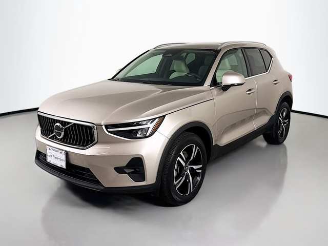 2023 Volvo Xc40 B5 Plus Bright Theme