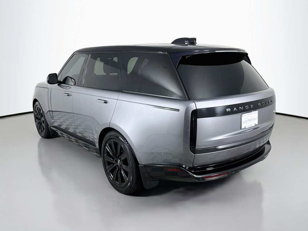 2023 Land Rover Range Rover SE - Image 3