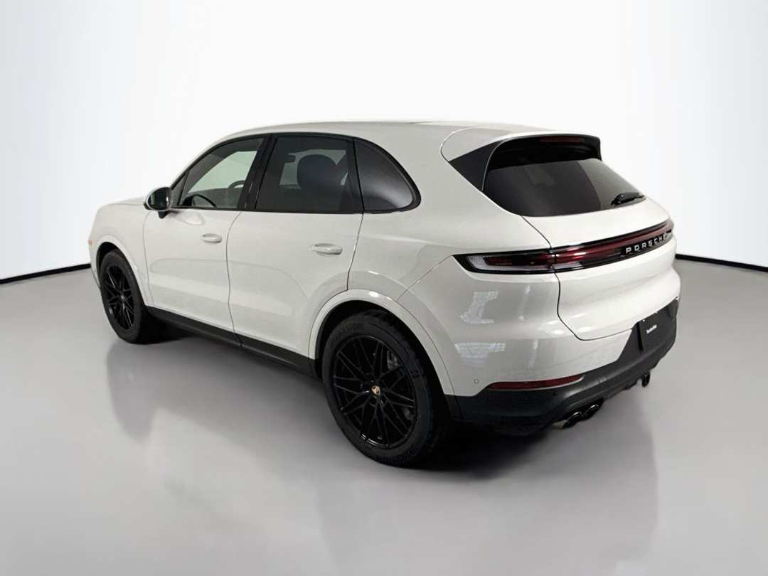 2025 Porsche Cayenne - Image 3