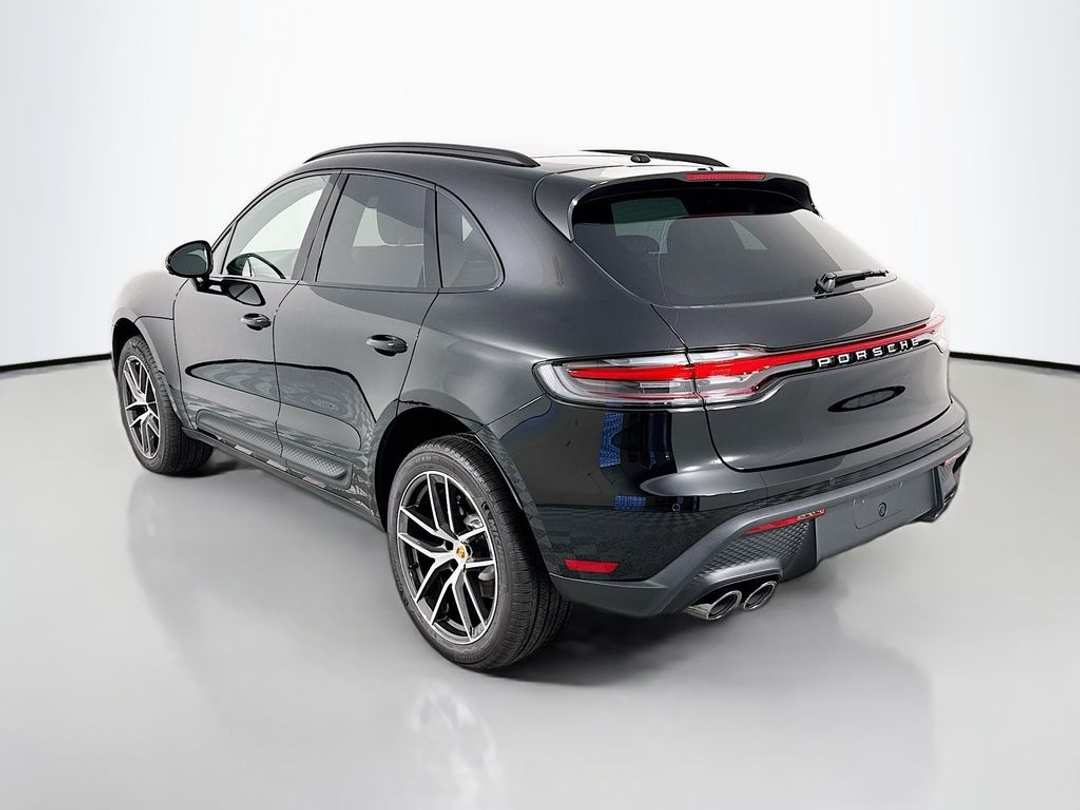 2026 Porsche Macan - Image 3