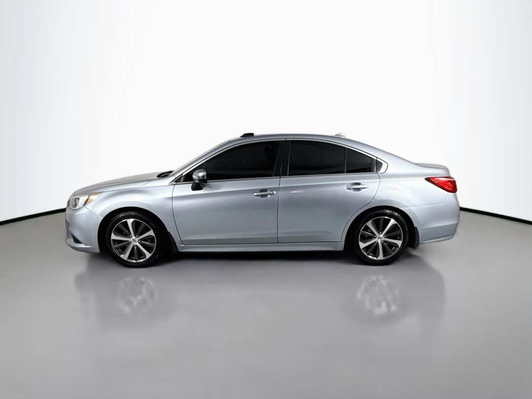 2017 Subaru Legacy 3.6R - Image 2