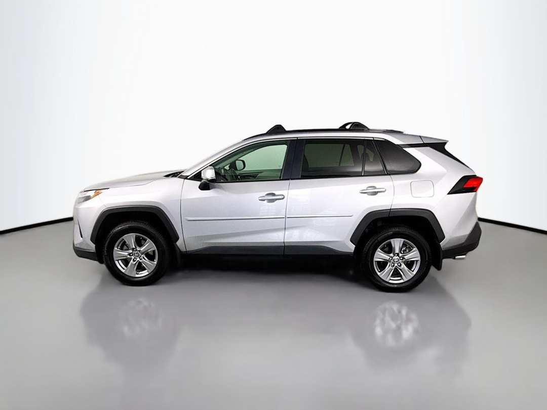 2022 Toyota Rav4 XLE - Image 2