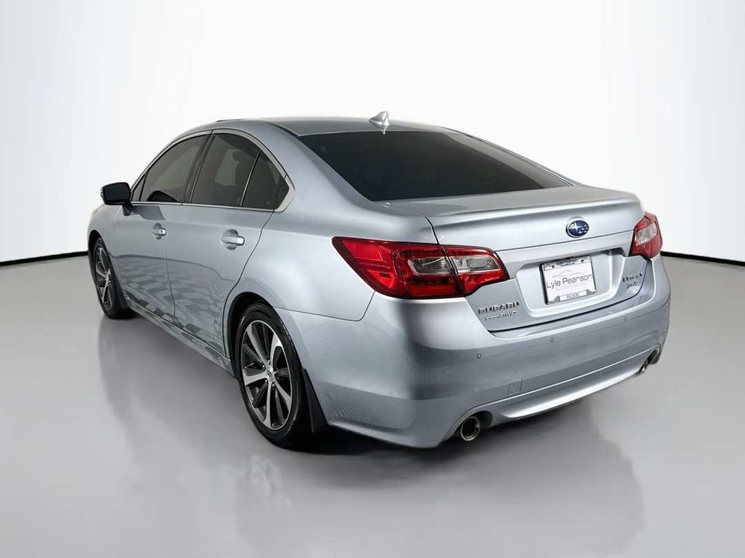 2017 Subaru Legacy 3.6R - Image 3