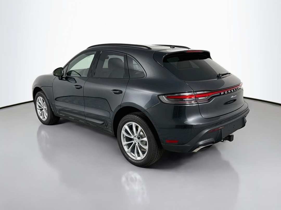 2026 Porsche Macan - Image 3