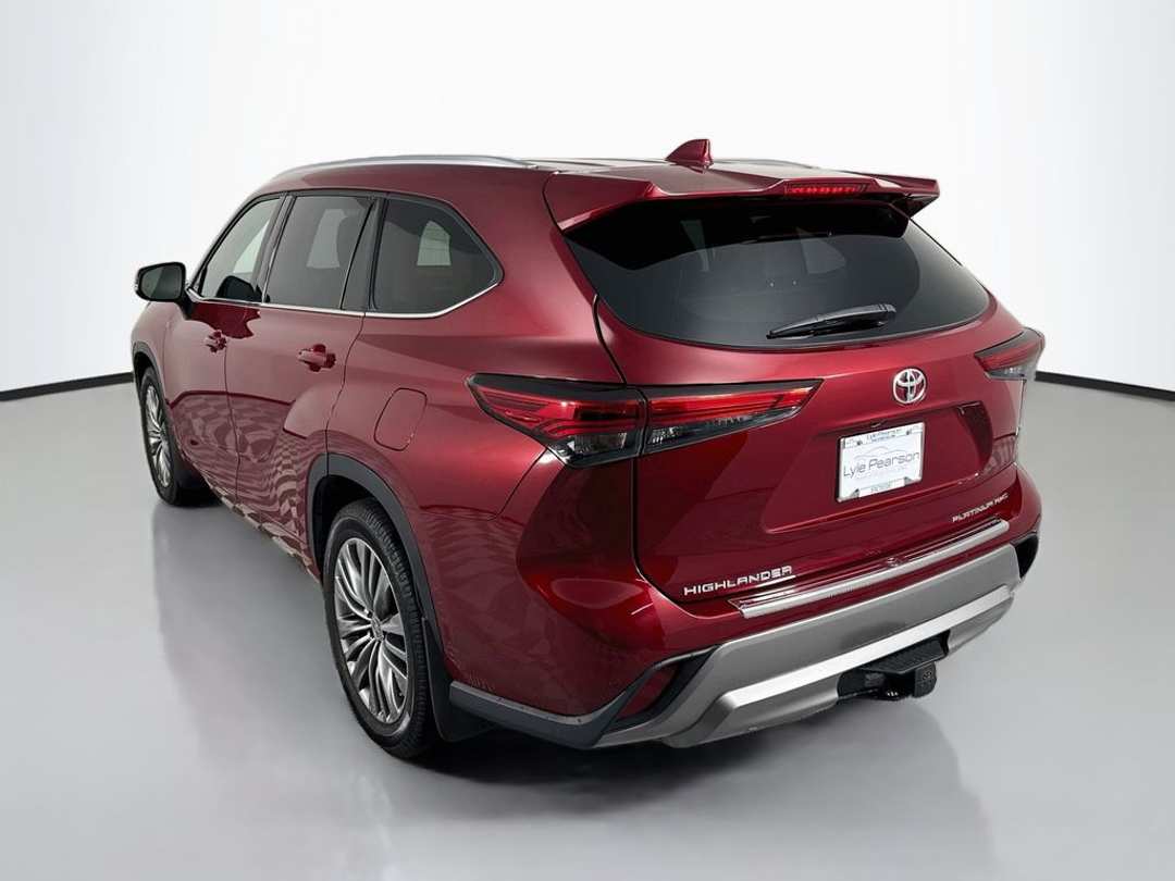 2022 Toyota Highlander Platinum - Image 3